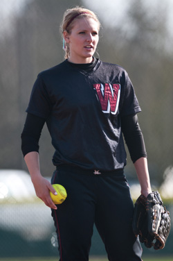 Bearcats Sweep Doubleheader from Whitworth, 3-1 and 4-1