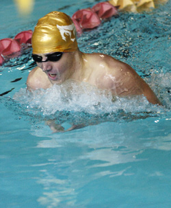 Willamette Men's Swimming Passes Pioneers in Final Event, 101-97