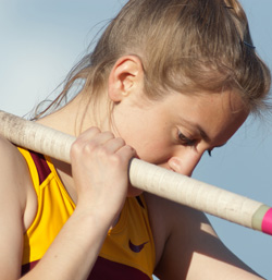 Mariman Sets Willamette Record in Women's Pole Vault at 11' 5.75