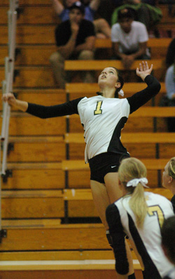 Bearcats Use Depth to Rally Over Whitman in Five Sets