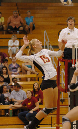 Western Oregon Defeats Bearcats in Four Sets