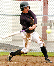 Linfield Sweeps Doubleheader from Bearcats