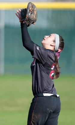 Willamette Routs Pacific, 9-1 and 11-0