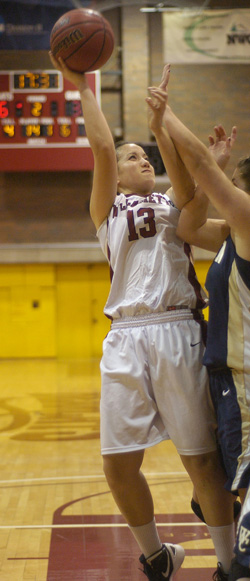 Whitman Hits Shots in Second Half to Defeat Willamette, 66-49