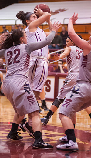 Bearcats Battle L&C, but Fall to Pioneers, 65-58, in Women's Basketball