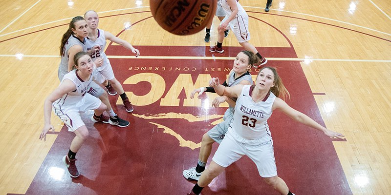 Madi Andresen (So., F, Forest Grove, OR/Forest Grove HS), right, and Alex Wert (Jr., F, Spokane, WA/St. George's HS), left