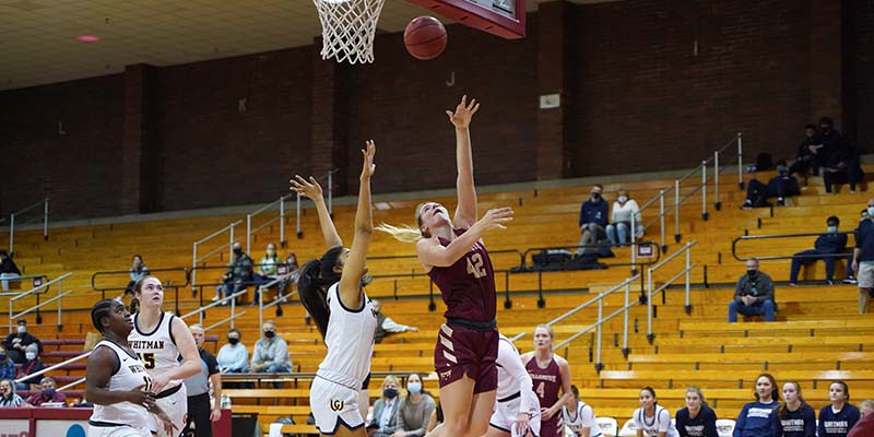 Ava Kitchin shoots a layup for Willamette.