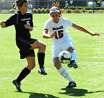 Women's Soccer Pushes Puget Sound to Double Overtime, Loses 2-1