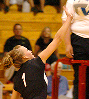 Whitworth Defeats Willamette, 3-0, in NWC Volleyball Action