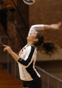 Willamette Rallies in Fifth Set to Defeat Linfield, 3-2, at Cone Field House