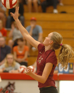 Bearcats Fall to Boxers in Five Sets