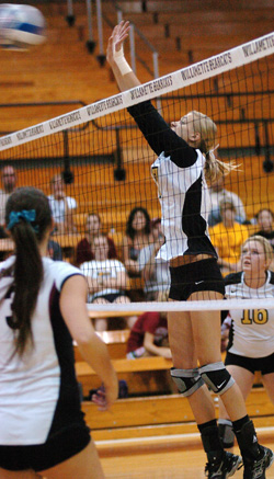 Bearcats Fall in Four Sets to Whitworth