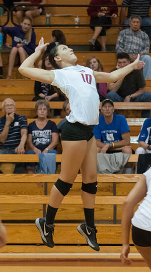 Loggers Hold Off Rally by Bearcats to Win in Four Sets