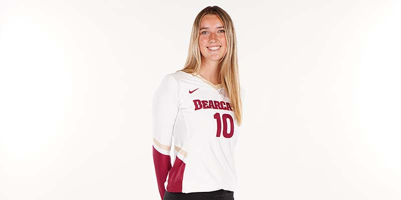 Willamette University volleyball outside hitter Katey Cramer