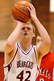 Puget Sound Nips Bearcats in Closing Seconds, 75-74